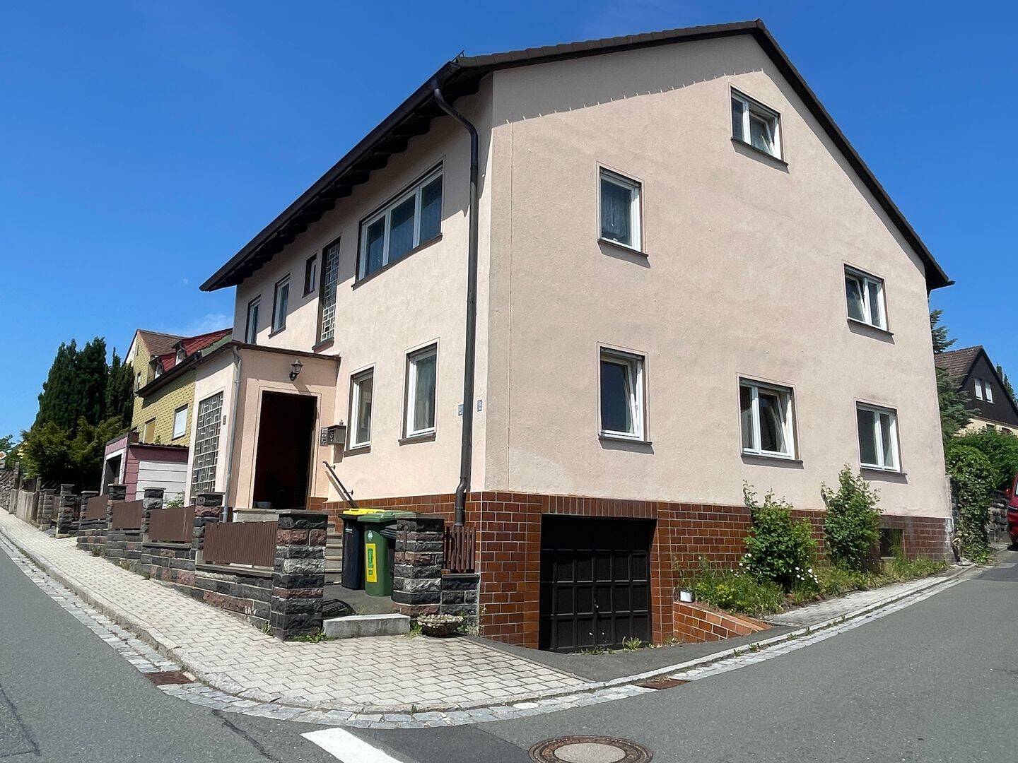 Zweifamilienwohnhaus mit drei Garagen in ruhiger Wohnlage!, 95195 Röslau
