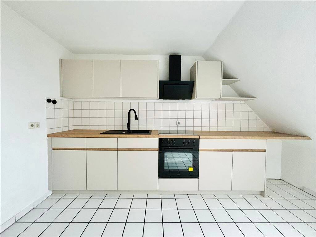 3-Zimmer-Wohnung mit neuer Küche – Top-Anbindung, 41460 Neuss