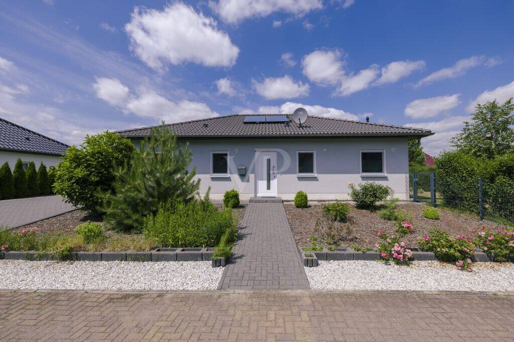 Neuwertiger Bungalow in freundlicher Siedlung mit überdachter Sonnenterrasse, 14715 Stechow-Ferchesar
