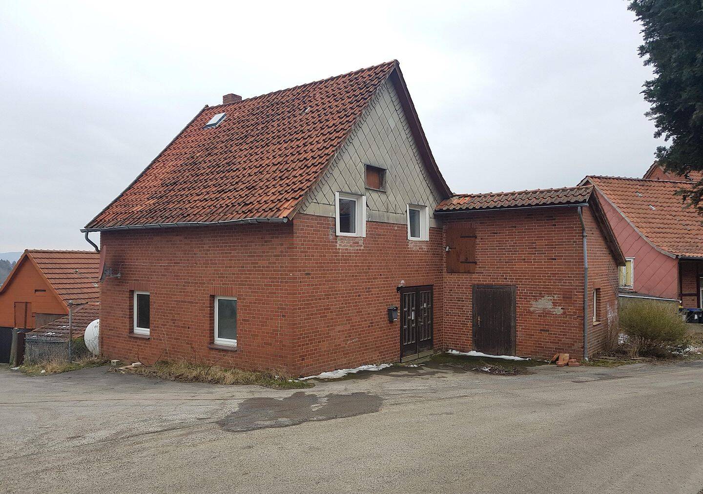 Für den Ersteher provisionsfrei – Einfamilienhaus in Rinteln Ortsteil Volksen – Zwangsversteigerung!, 31737 Rinteln