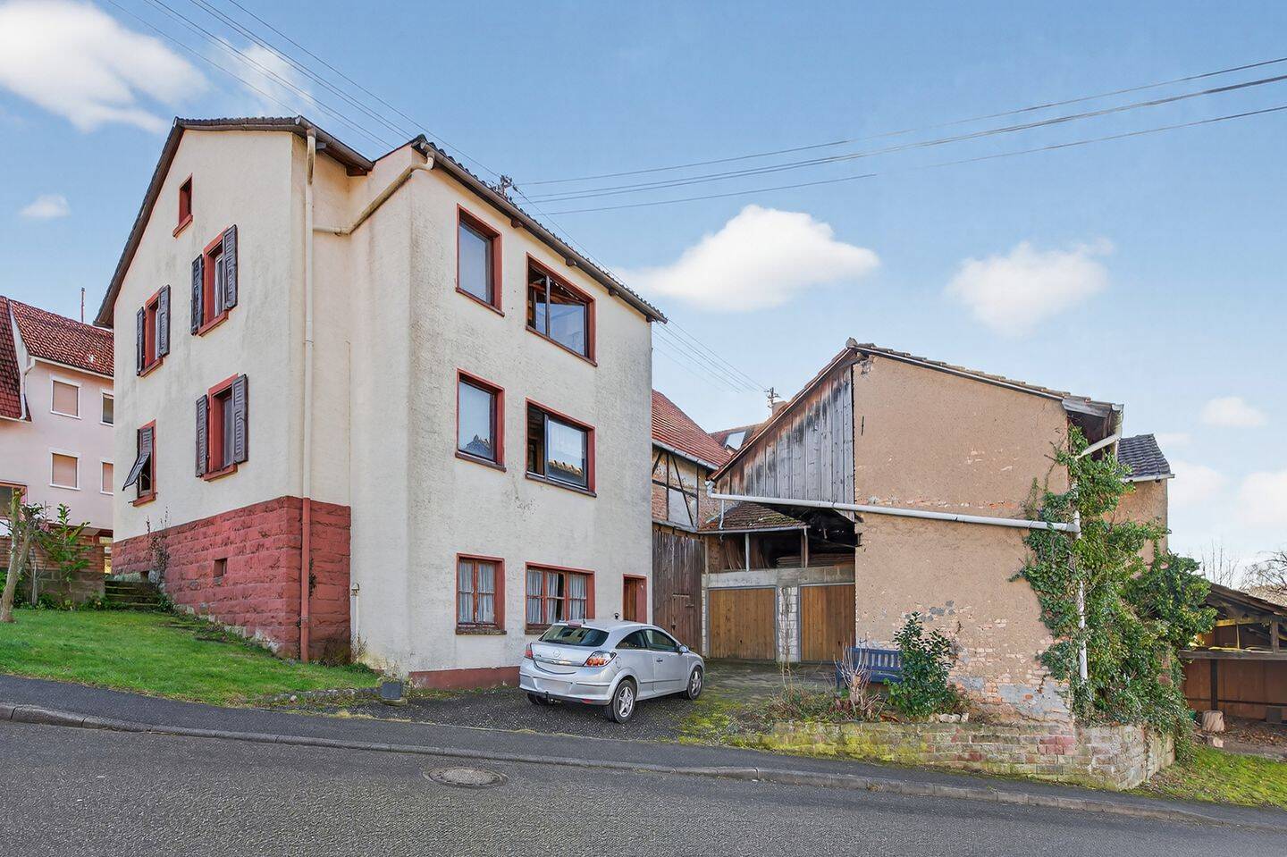 Sanierungsobjekt mit Scheune und großem Entwicklungspotenzial in Karlsbad-Auerbach, 76307 Karlsbad