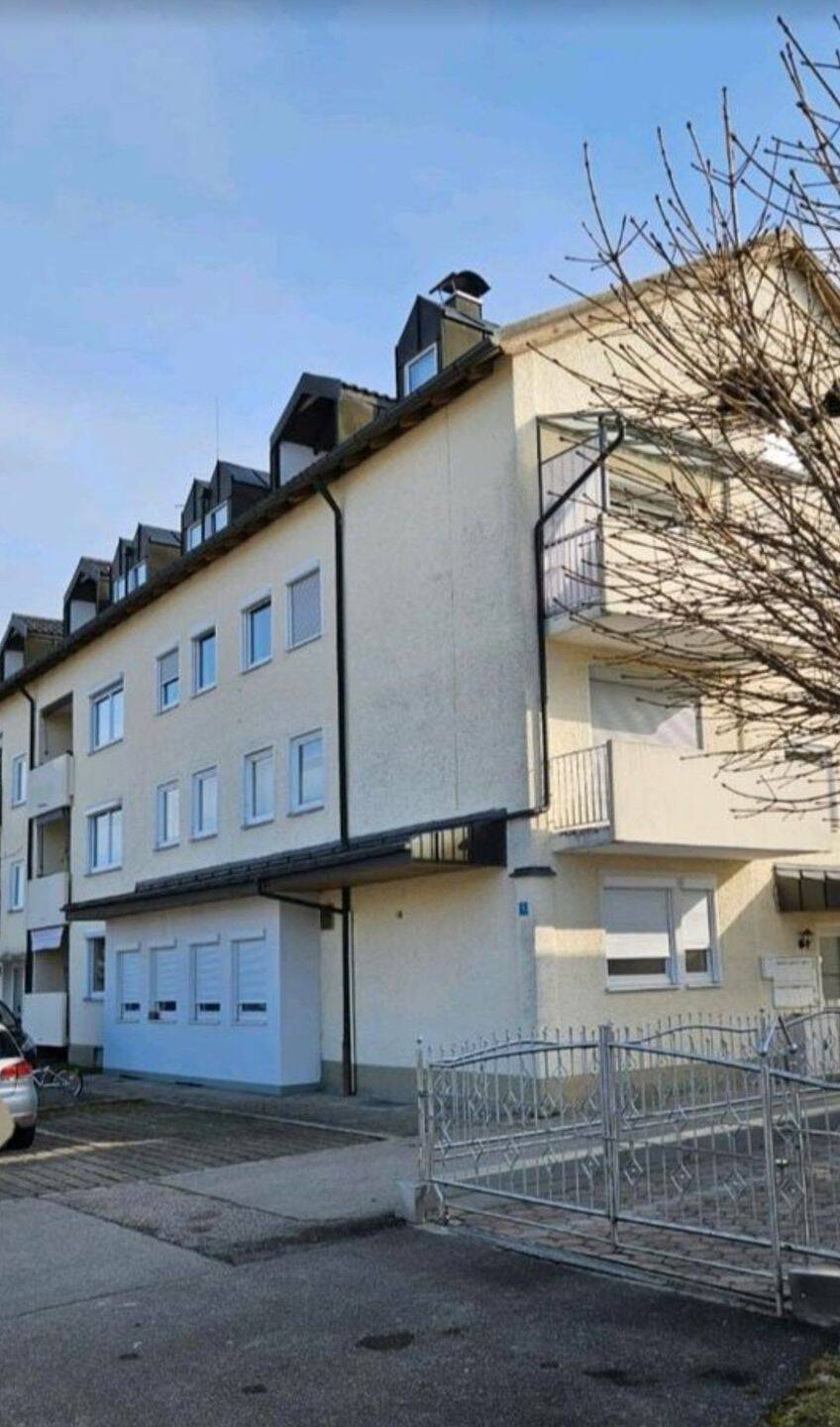 Renovierte 3 Zimmer Wohnung Hochparterre, 83301 Traunreut