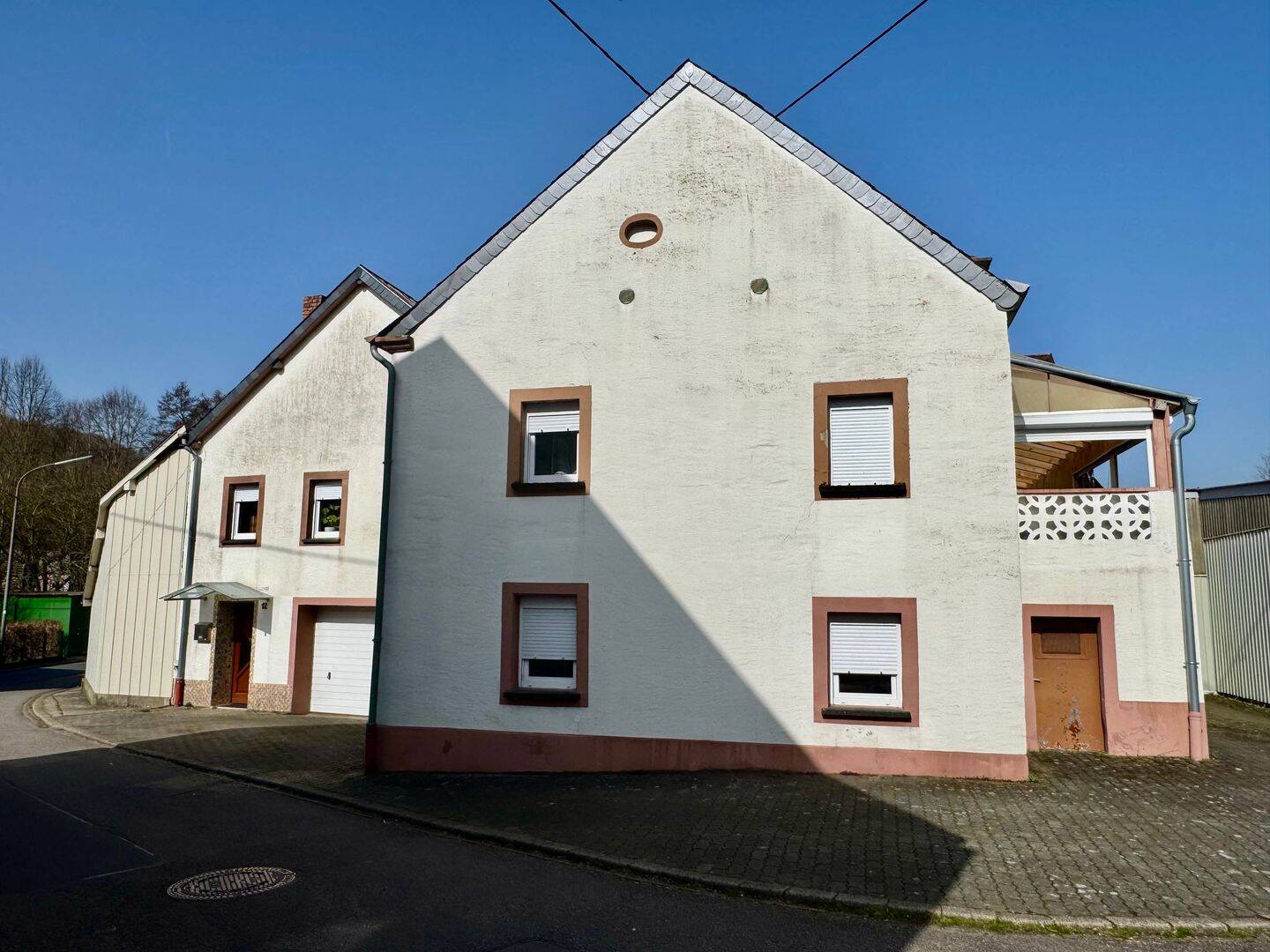 Renovierungsbedürftiges Zweifamilienhaus 6 ZKB in Mettendorf!, 54675 Mettendorf