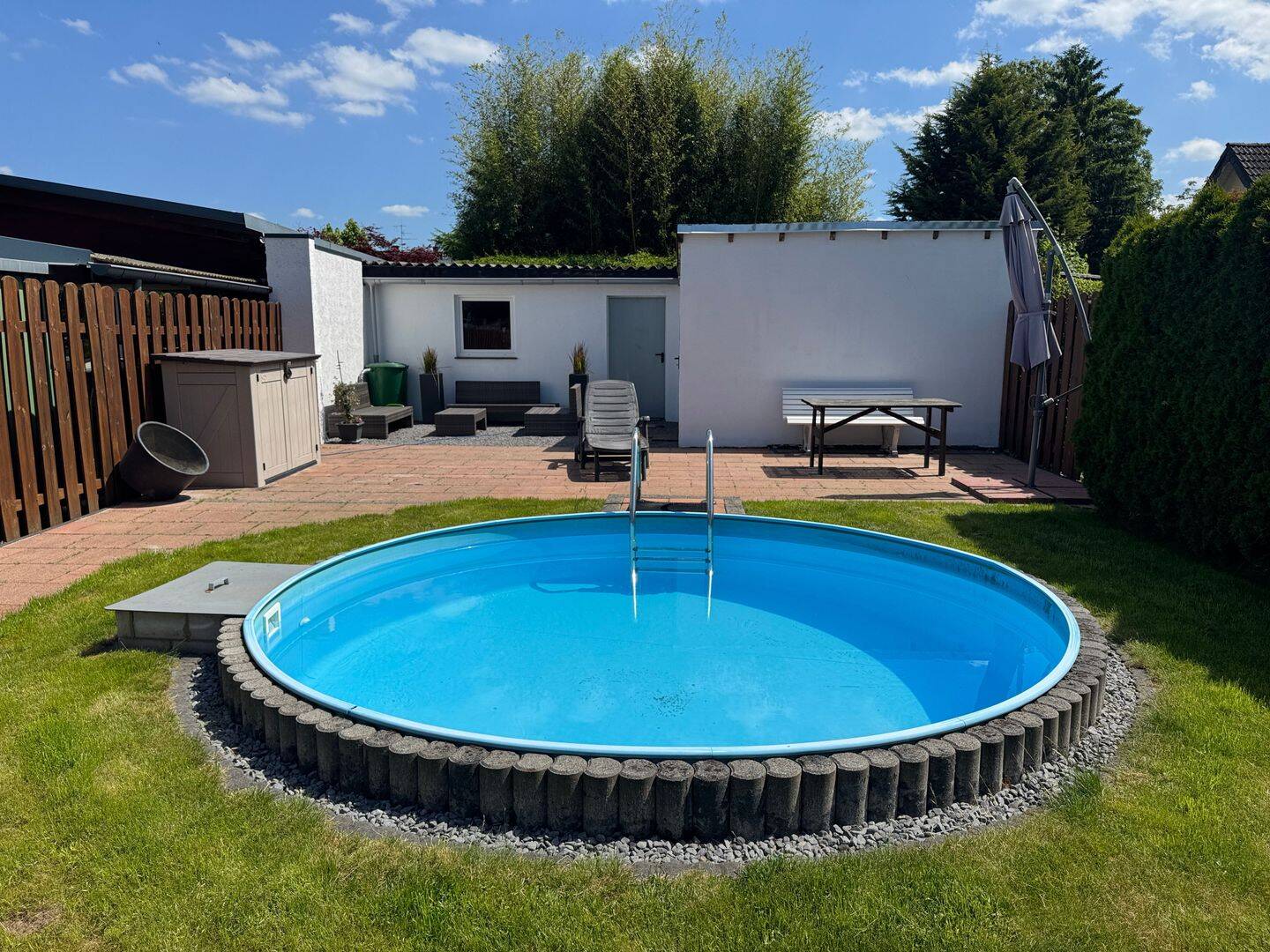 Abkühlung am eigenen Pool gefällig? Ein Haus mit vielen Möglichkeiten!, 51147 Köln (Porz)