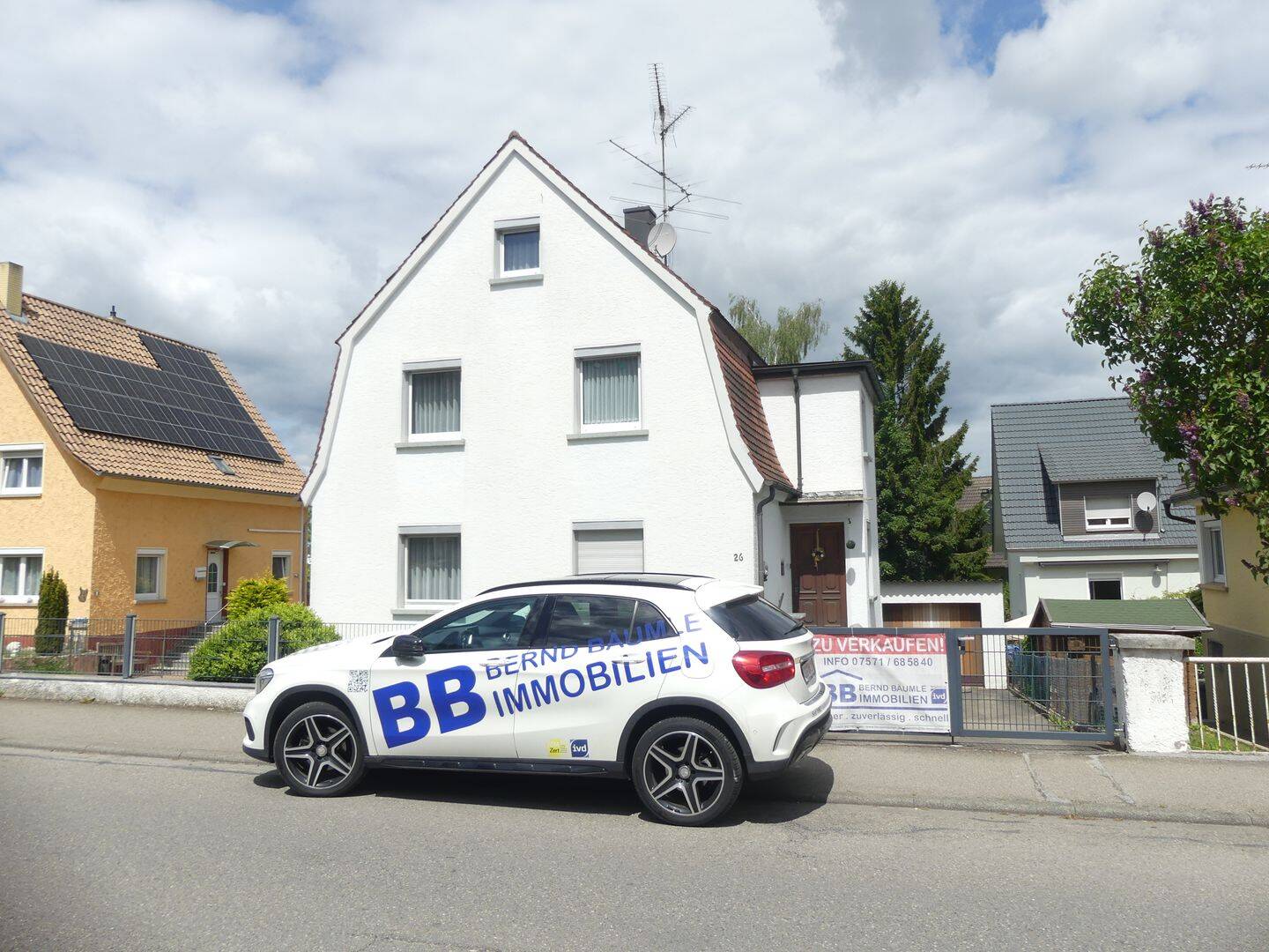 Charmante Familienoase als Einfamilienhaus mit Garage in guter Lage mit viel Platz direkt in Mengen., 88512 Mengen