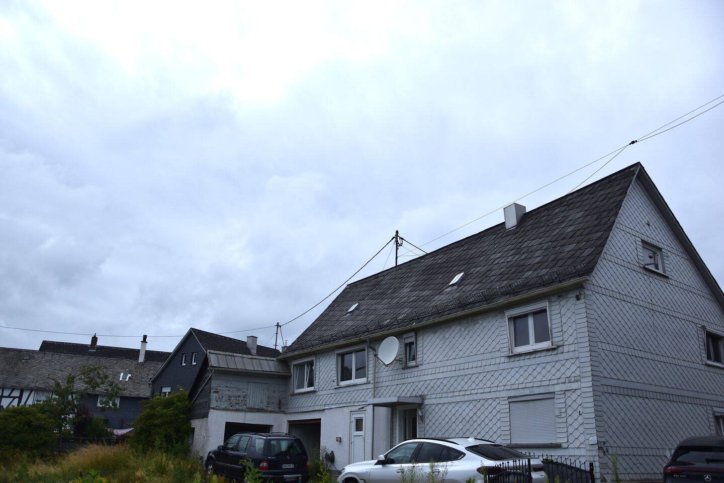 1 FH mit 2 Garagen sowie weiterem Bauland für den Handwerker !, 57586 Weitefeld