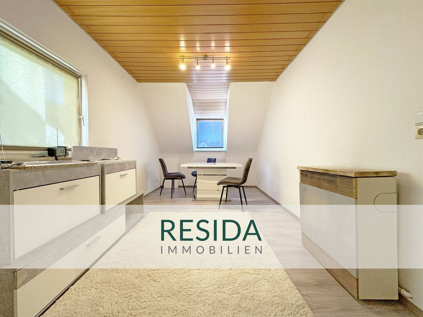 Gepflegte 2-Zi.-Wohnung mit EBK, gr. Bühne mit Ausbaupotenzial in Bad Cannstatt, 70376 Stuttgart (Bad Cannstatt Burgholzhof Münster Zuffenhausen)