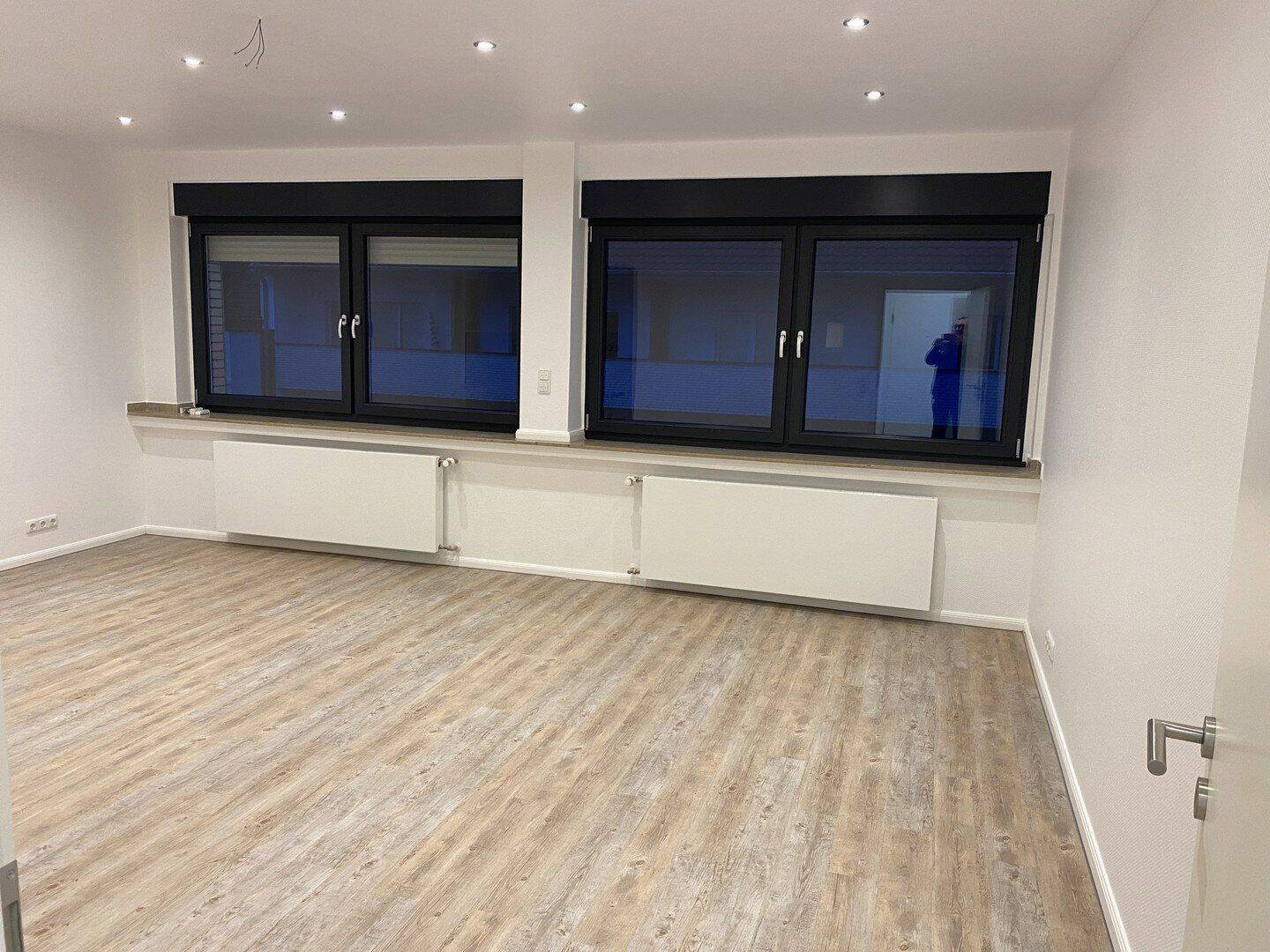 Kernsaniertes (2023) Appartment 3.OG, Fernwärme, lichtdurchflutet, LED-Strahler, Rheinhausen, 47226 Duisburg (Bergheim Hochemmerich Rheinhausen-Mitte)