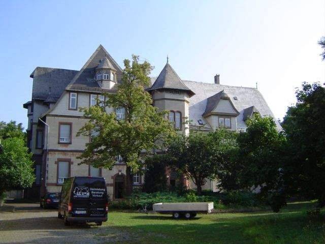 helle 2 Zimmer Wohnung mit Einbauküche, Kamin und kleiner Terrasse im Schloss Sundhausen, 99734 Nordhausen