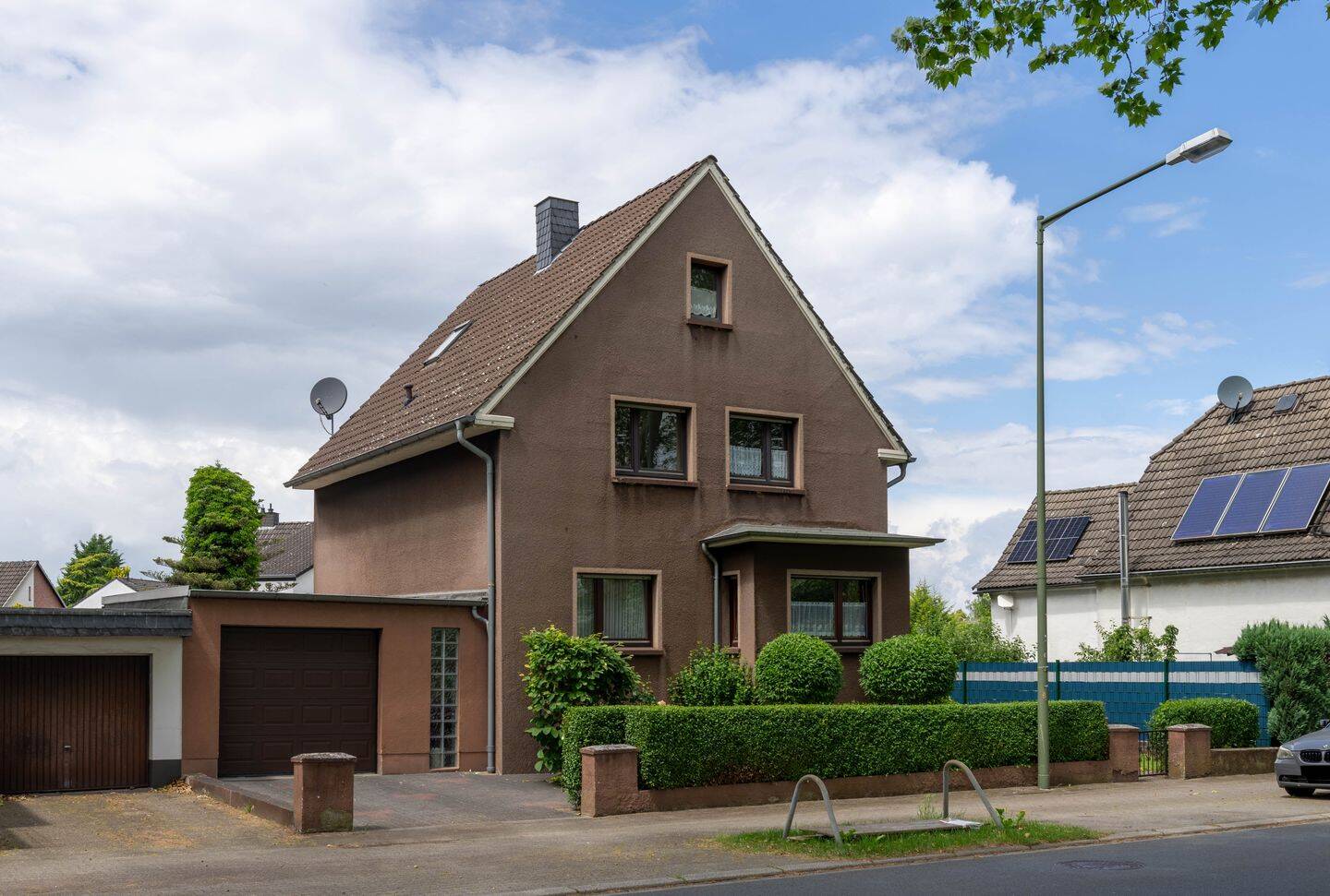 Zweifamilienhaus mit Garten, Garage und vielseitigem Potenzial in Lünen, 44532 Lünen