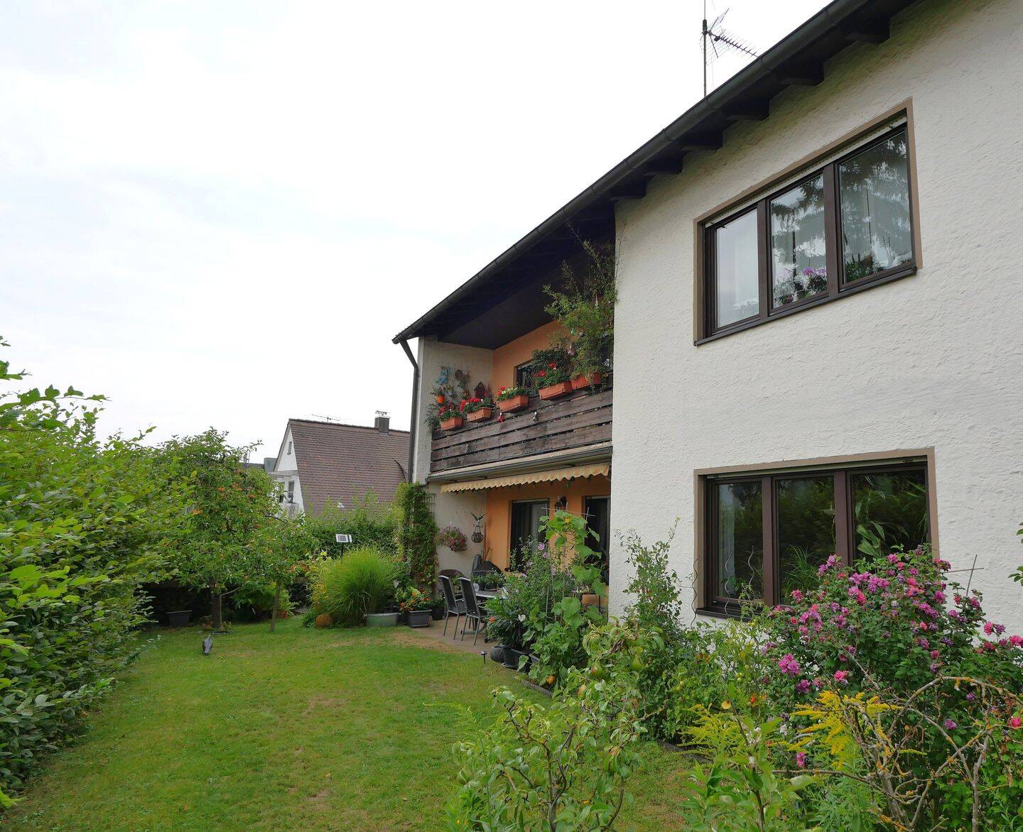 Mehrfamilienhaus auf großzügigem Grundstück in ruhiger Stadtrandlage von Erlangen (unsere Objektnummer: 80WRZS26BE), 91058 Erlangen (Bruck Eltersdorf Erlangen-Süd Sebaldussiedlung Tennenlohe)