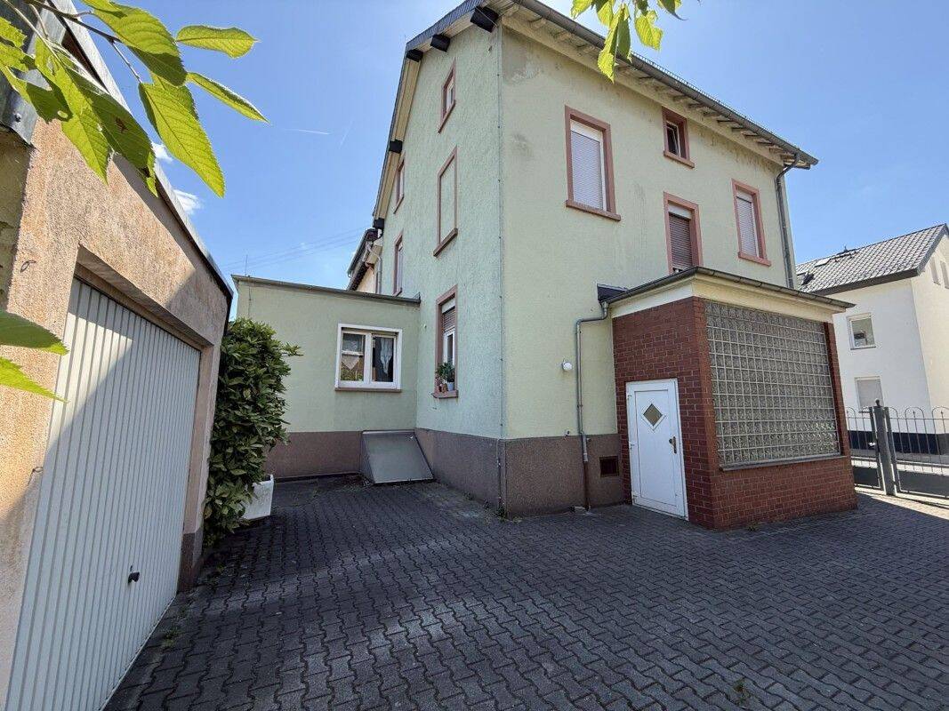 Mitten in Schwanheim – 3-Familienhaus zum vermieten oder selbst bewohnen, 60529 Frankfurt am Main (Schwanheim)