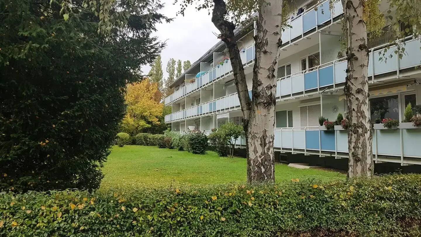 Modernisierte 4-Zimmer-Wohnung mit 2 Balkonen und Parkett in begehrter Lage von Frankfurt-Ginnheim, 60431 Frankfurt am Main