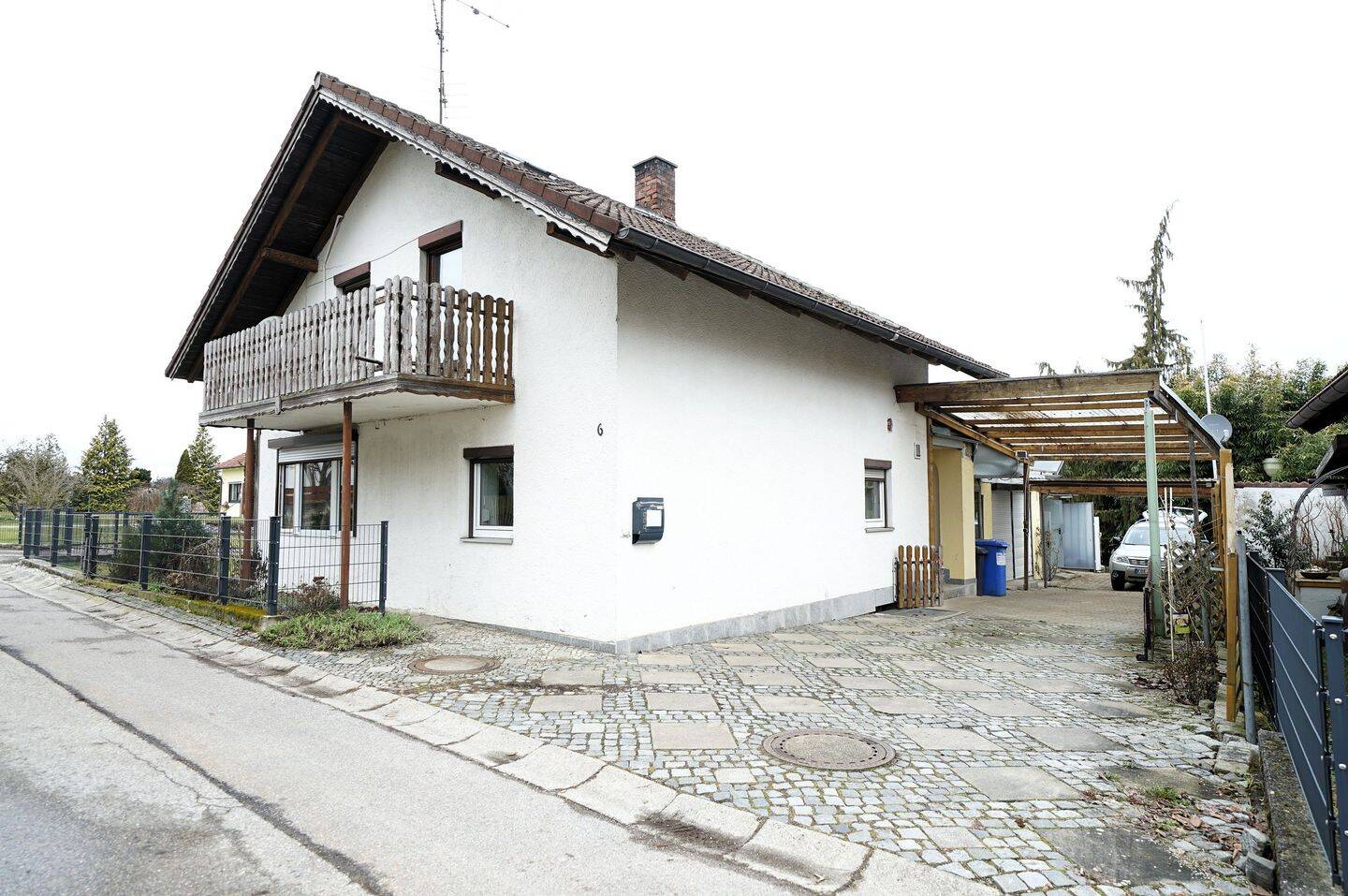 Abriss-/Sanierungsobjekt mit Entwicklungspotenzial – EFH mit Nebengebäuden in 84546 Egglkofen, 84546 Egglkofen