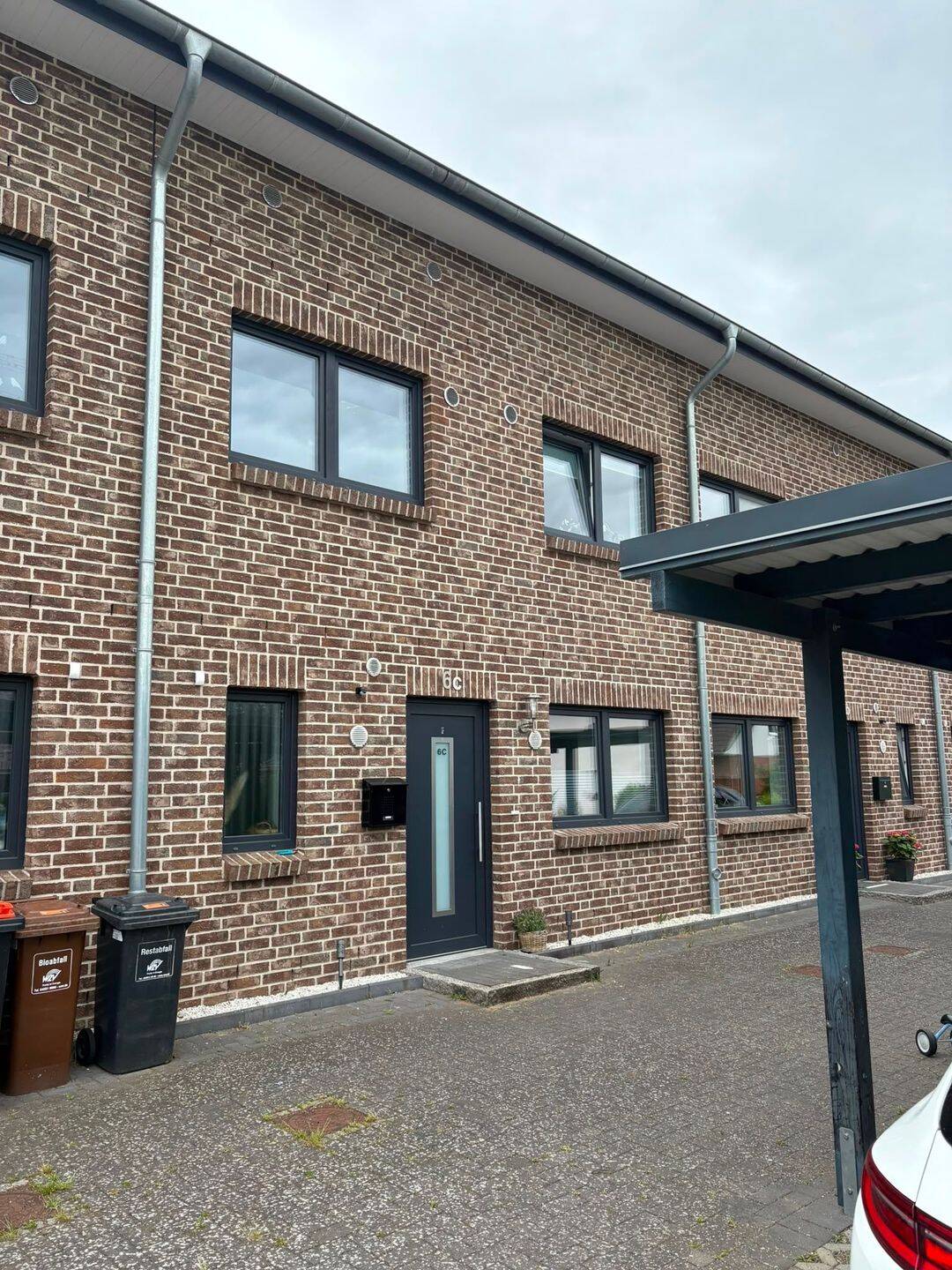 Reihenmittelhaus mit schöner Terrasse in verkehrsgünstiger Lage, 24632 Lentföhrden