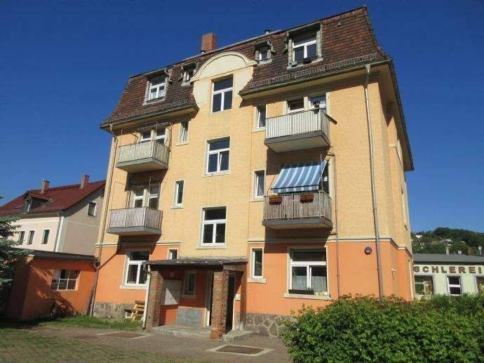 **Erdgeschoss** 47,43 qm ** offene Küche ** großes Wohnzimmer**Bad mit Dusche und Fenster ** Stellplatz, 1705 Freital