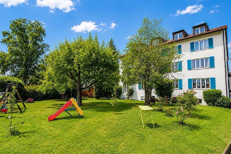 Tutzing | Zentrumsnahe Dachgeschosswohnung mit wunderschönem Seeblick, 82327 Tutzing