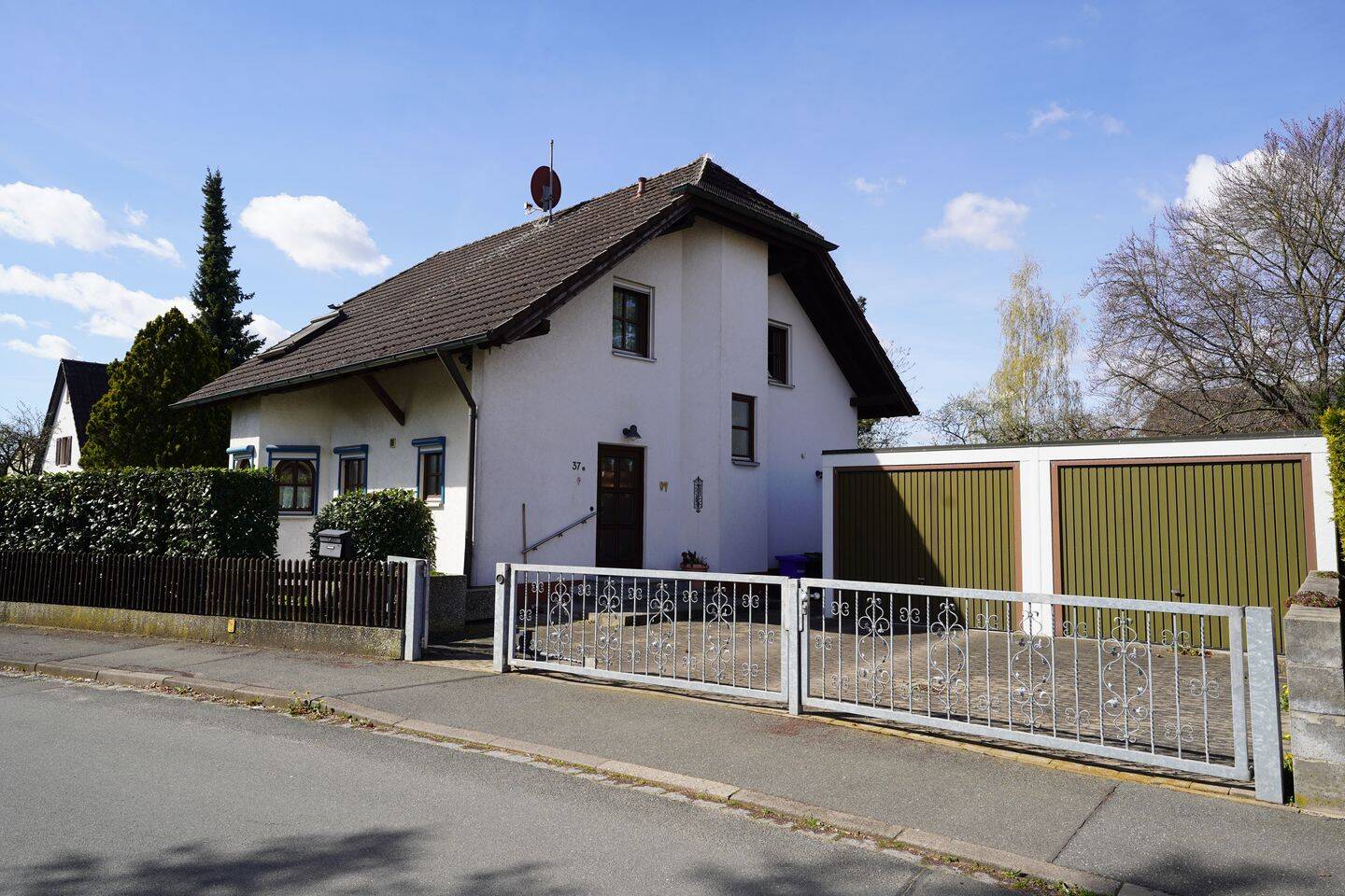 Freistehendes Einfamilienhaus mit Garten in Fürth-Sack, 90765 Fürth