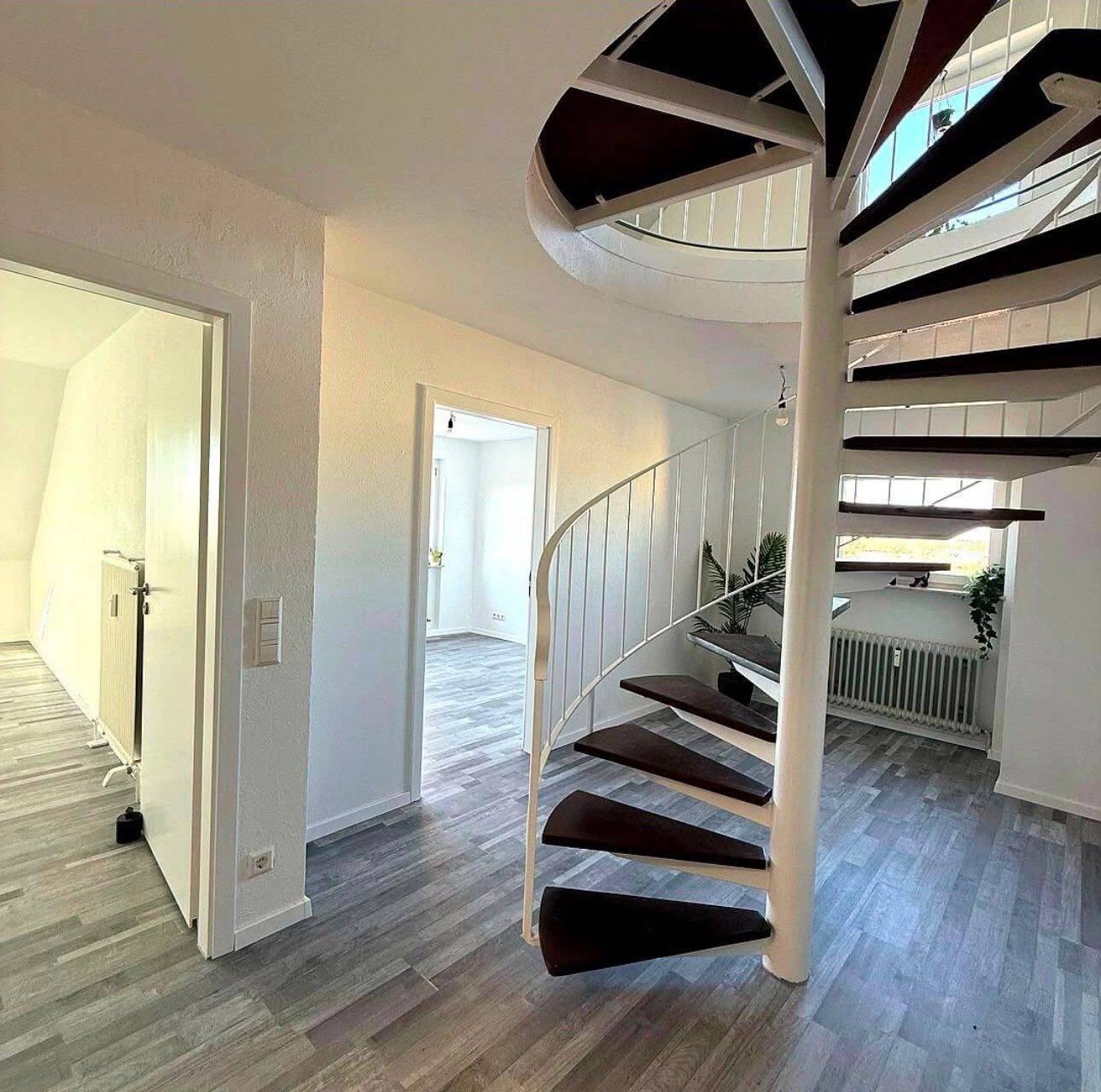 Exklusive 4-Zimmer-Maisonette mit Haus-im-Haus-Charakter, Garage & traumhafter Aussicht in Baden-Baden-Oos, 76532 Baden-Baden