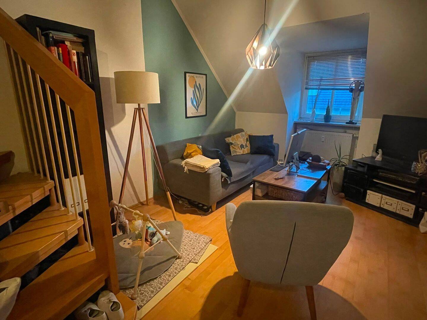Helle 2,5-Zimmer-Dachgeschosswohnung mit Galerie und Balkon in ruhiger Lage in Goldach/Hallbergmoos, 85399 Hallbergmoos