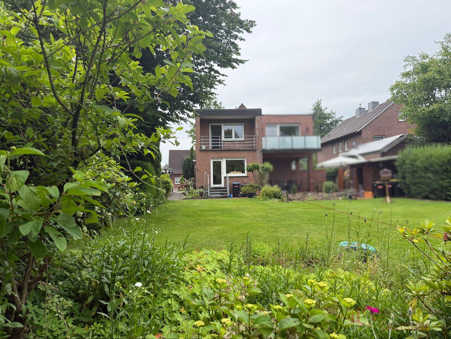 IMMOBILIEN GUMNIOR präsentiert: charmante Doppelhaushälfte auf einem Erbpachtgrundstück in ruhiger Lage von Rheine, 48431 Rheine