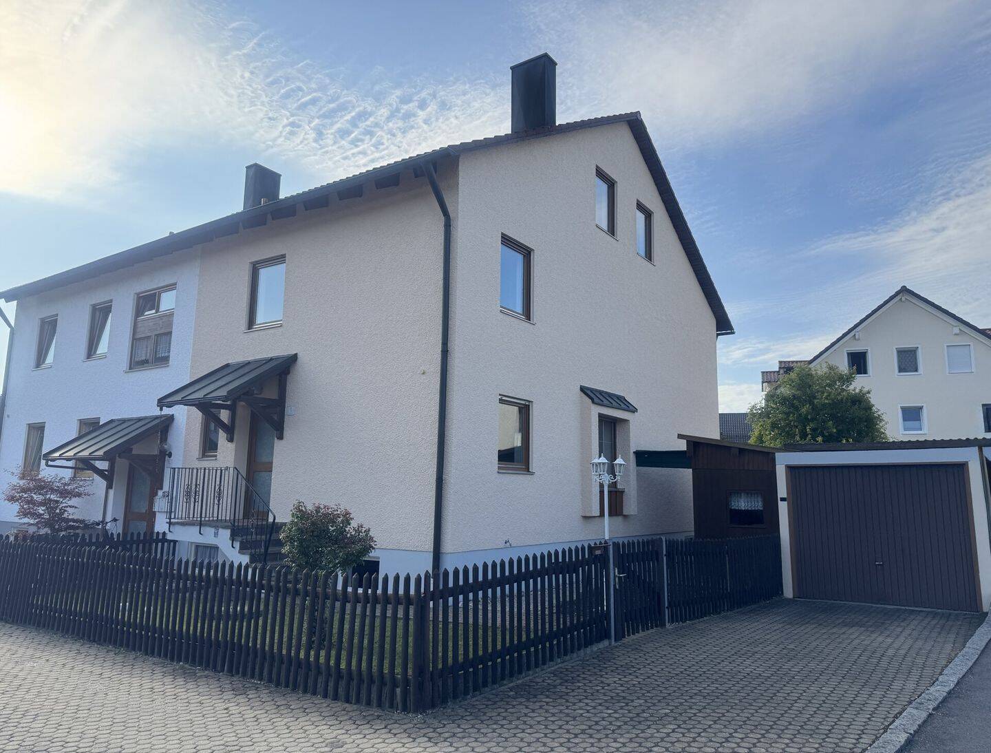Großzügige Doppelhaushälfte mit ausbaufähigem Dachgeschoss in Altdorf, 84032 Altdorf (Industriegebiet Wolfgang)