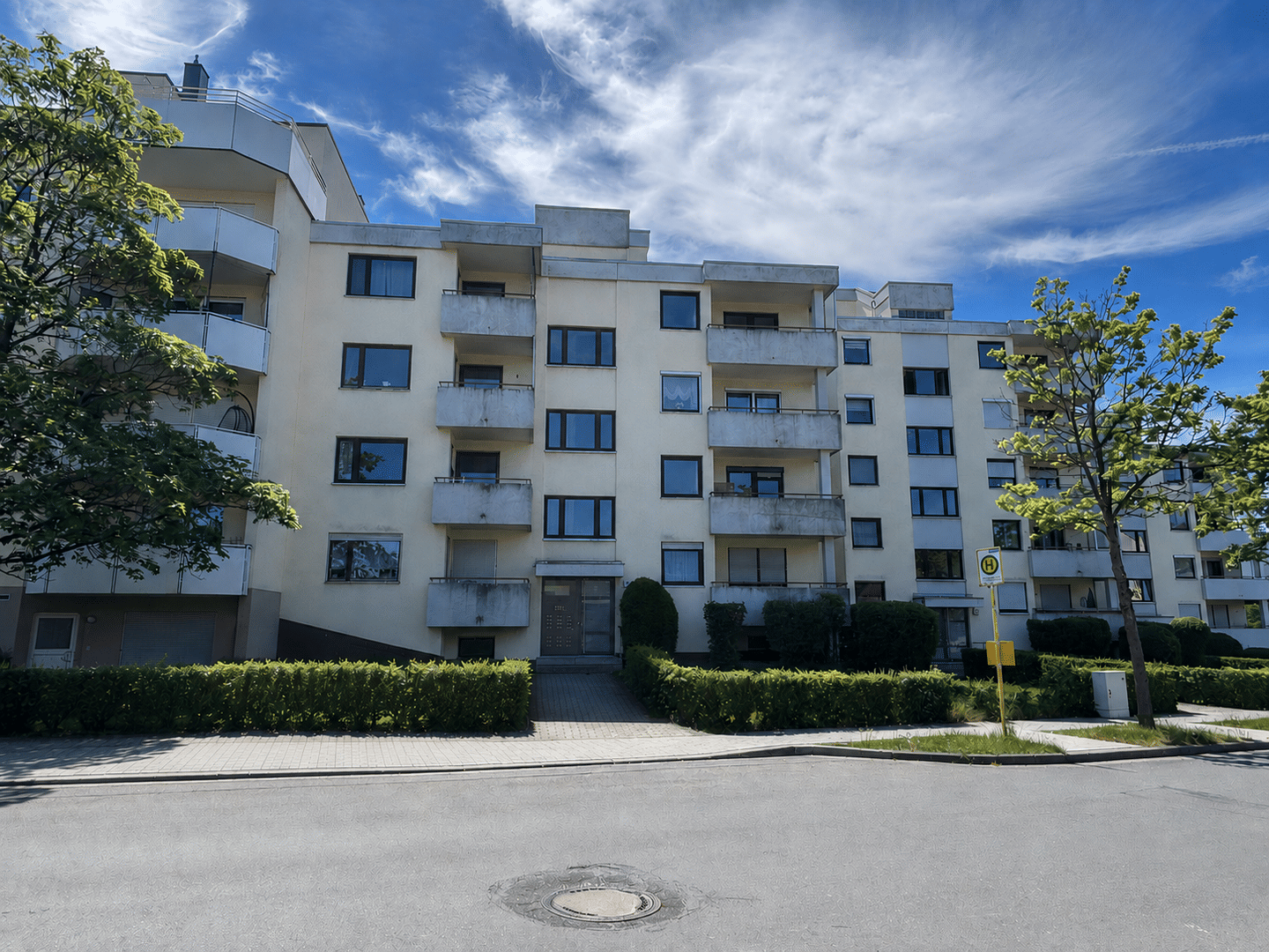 Attraktive 3-Zimmer-Wohnung mit zwei Balkonen und Stellplatz im Bayreuther Stadtteil Grüner Baum, 95445 Bayreuth