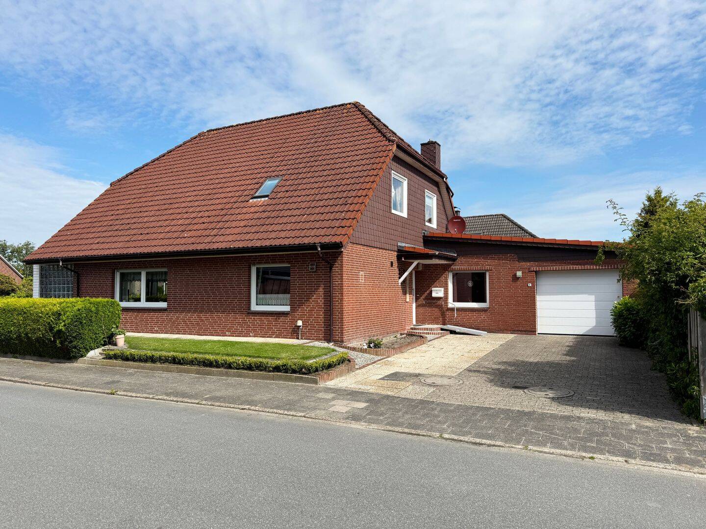 Für eine große Familie und bis ins hohe Alter: Haus in ruhiger Lage mit 7 Zimmern und 2 Bädern!, 26441 Jever