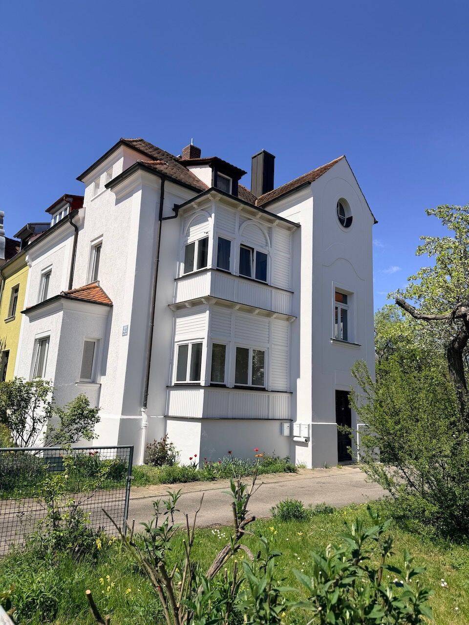 Traumhafte 3 Zimmer Hochparterre-Wohnung mit Garten und Garage im beliebten Westen, 93049 Regensburg (Großprüfening-Dechbetten-Königswiesen Innenstadt Westenviertel)