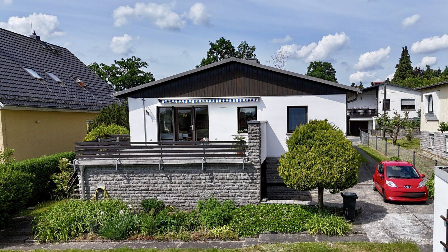 Sofort bezugsbereites Einfamilienhaus mit Kamin, Sauna und zwei Garagen, 1458 Ottendorf-Okrilla
