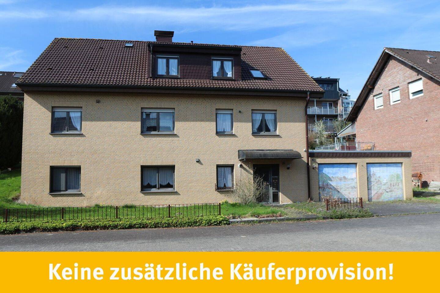 Freistehendes Zweifamilienhaus (bis 4 WE) mit einem großen Wintergarten und 3 Pkw-Garagen, 33142 Büren