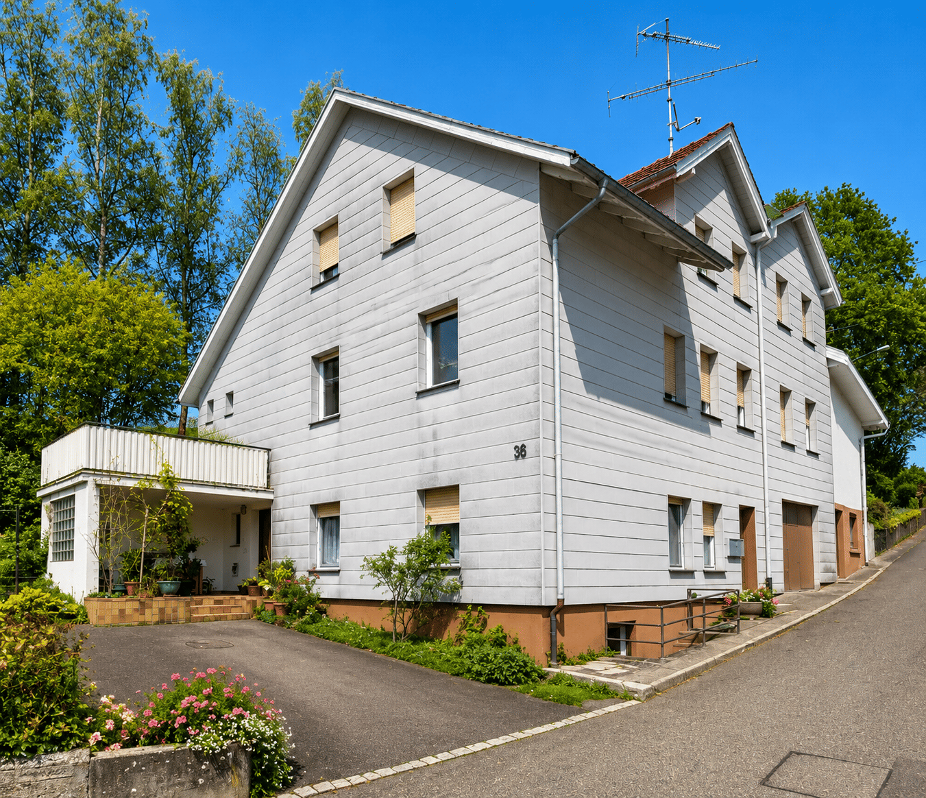 2,5 Zimmer Wohnung mit Freisitz, Garten und Stellplatz, 79730 Murg
