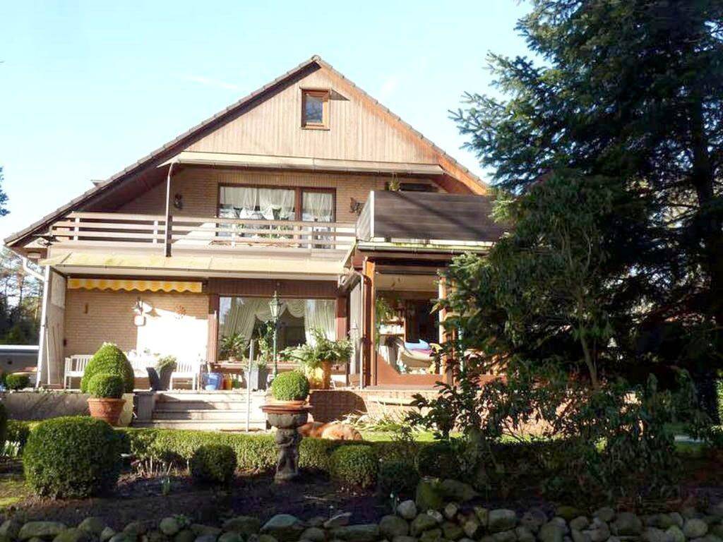 Gelegenheit! Zwei-Familienhaus, extra Baugrundstück, parkähnlicher Garten, Garagen, Dachterrasse, 27711 Osterholz-Scharmbeck