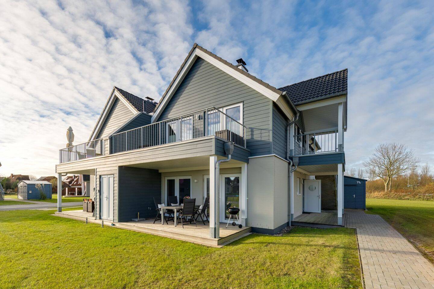 Küstennah investieren und selbst genießen – hochwertig möblierte Erdgeschosswohnung mit Terrasse, 25761 Büsum