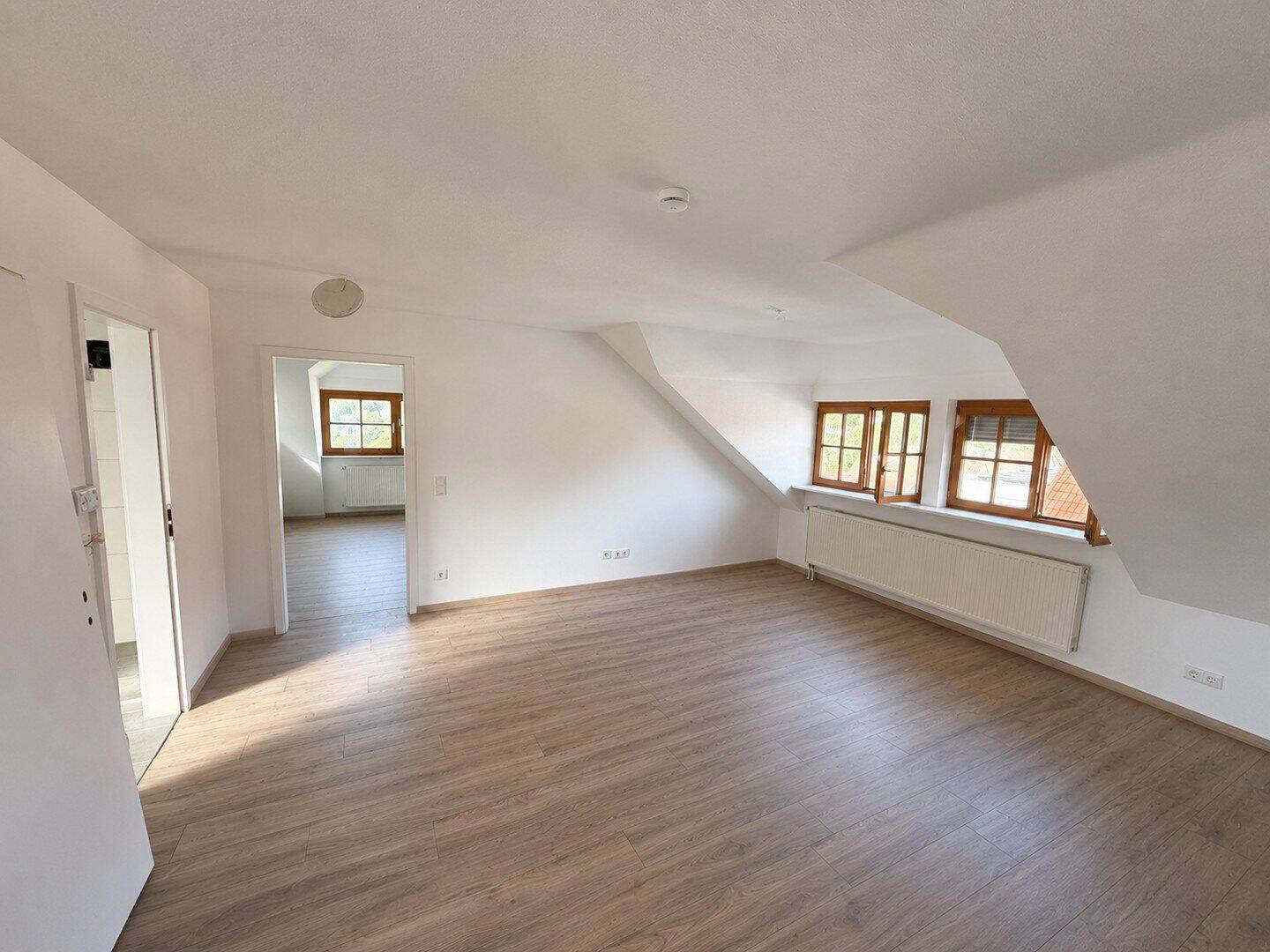 Renovierte 2,5-Zimmer-Dachgeschosswohnung in Ellwangen Kernstadt, 73479 Ellwangen (Jagst)