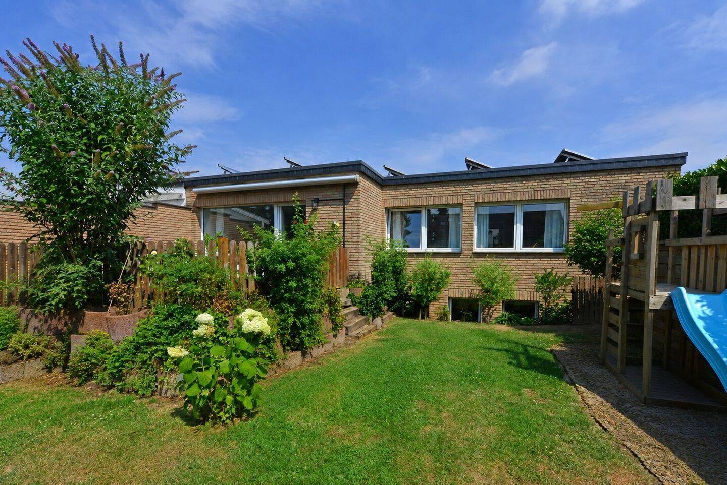 Ankommen, einziehen – Moderner Bungalow mit Garten in Hennef-Rott, 53773 Hennef (Sieg)