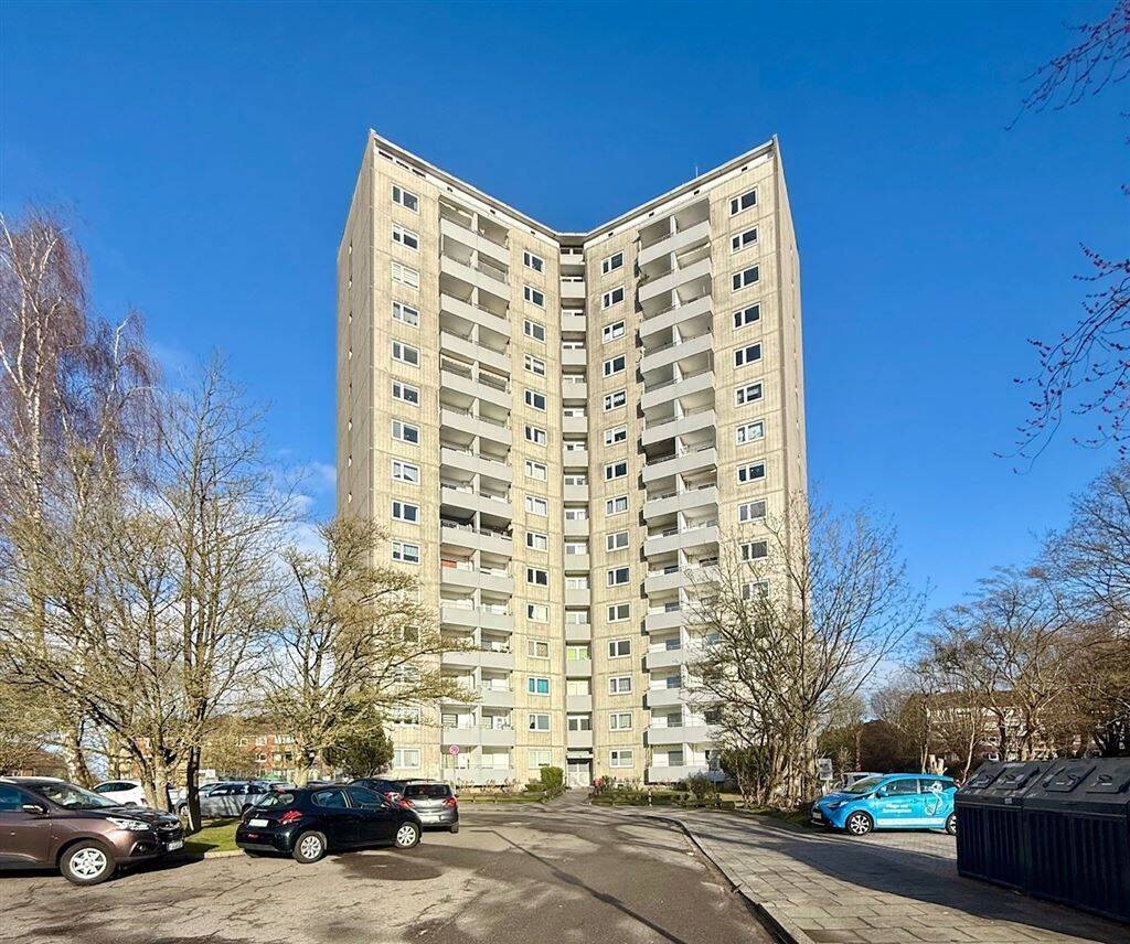Vermietete 2-Zimmer-Wohnung mit EBK, Balkon, Aufzug und Bodenkammer // Kiel-Dietrichsdorf, 24149 Kiel (Neumühlen-Dietrichsdorf)
