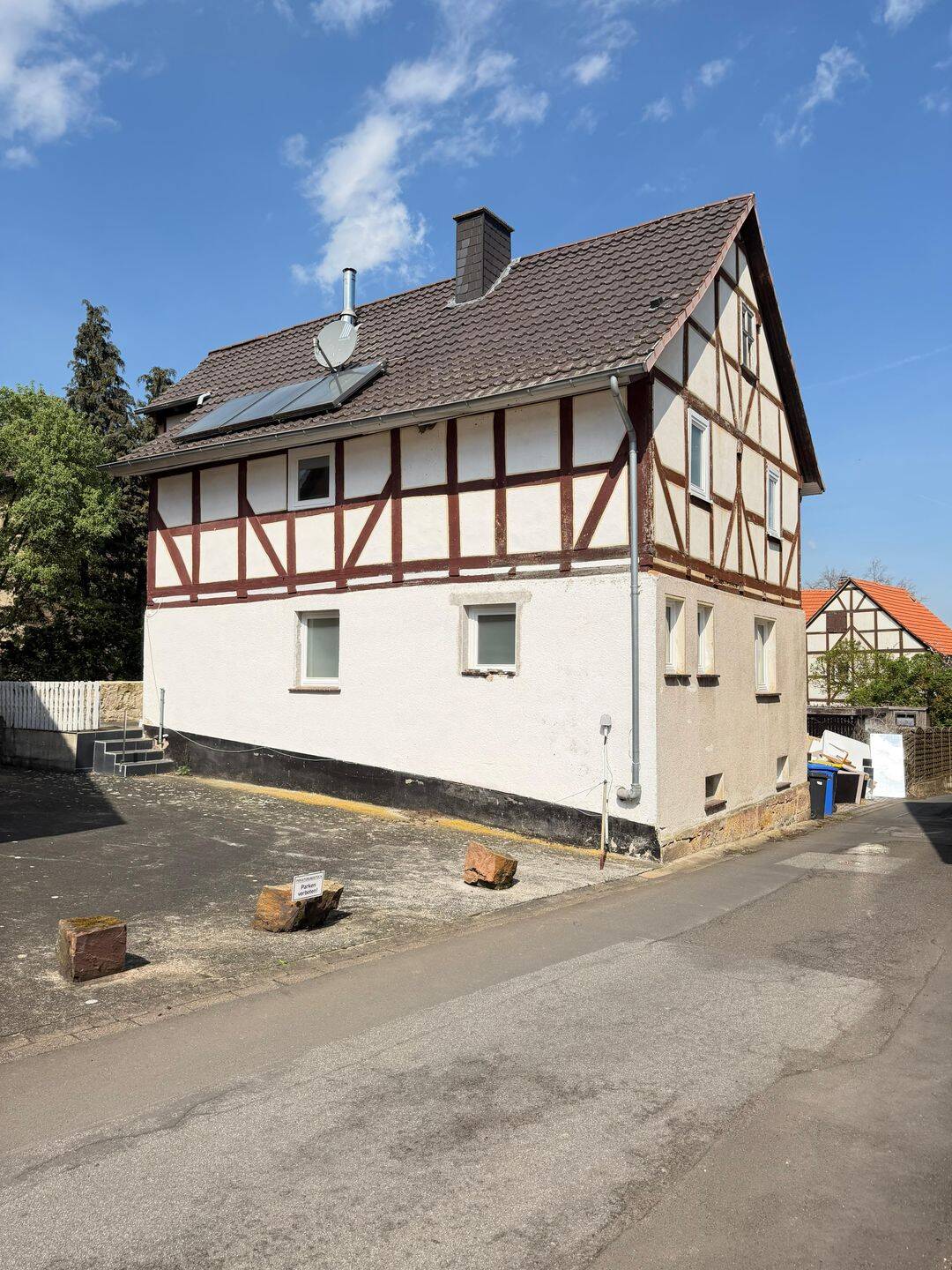 Keine Käuferprovision – Historischer Fachwerkcharme trifft moderne Wohnqualität: Ihr saniertes Familienidyll mit Pool und Scheune, 34560 Fritzlar