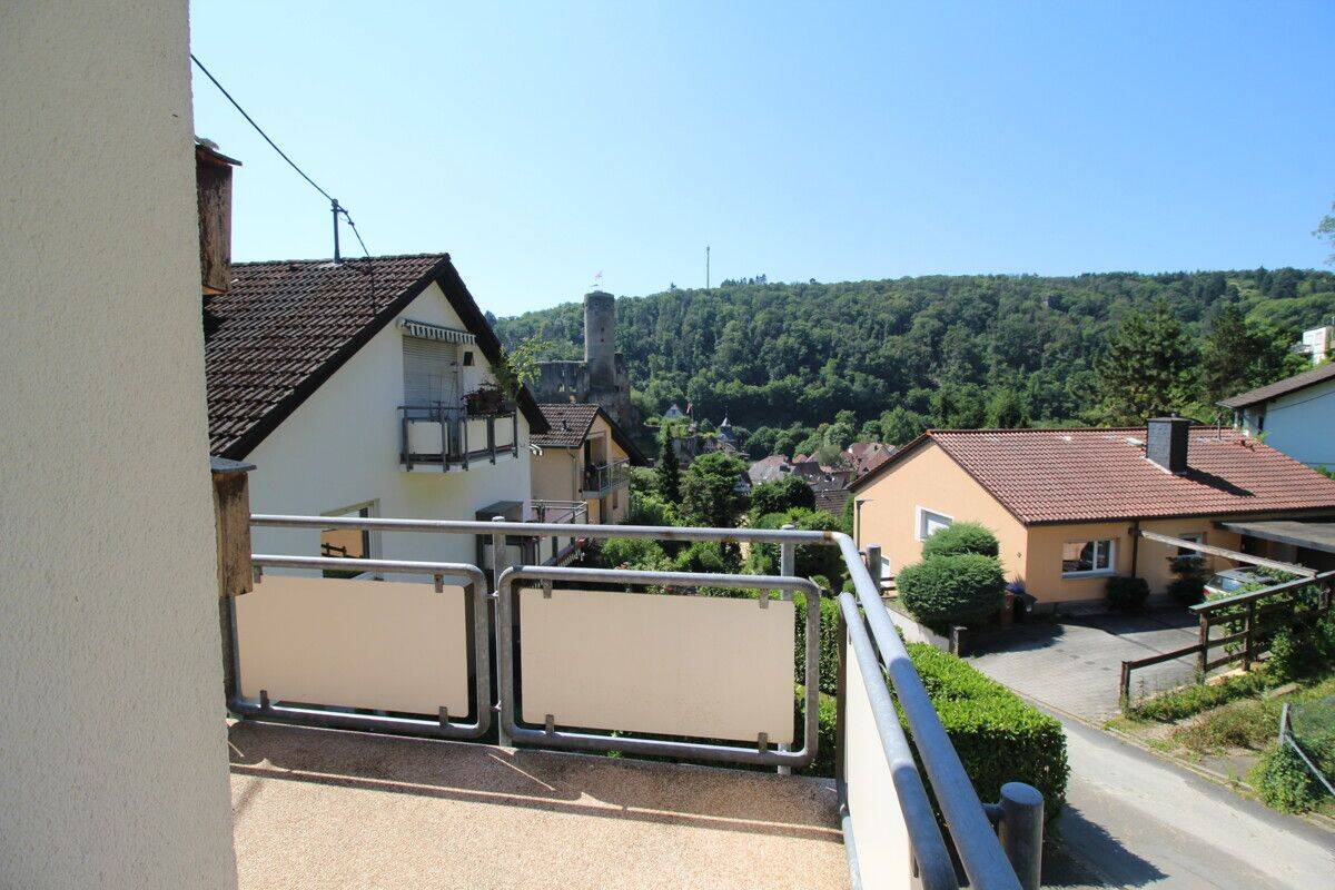 Zuhause mit Aussicht: 4-Zimmer-Wohnung mit Burgpanorama, 65817 Eppstein