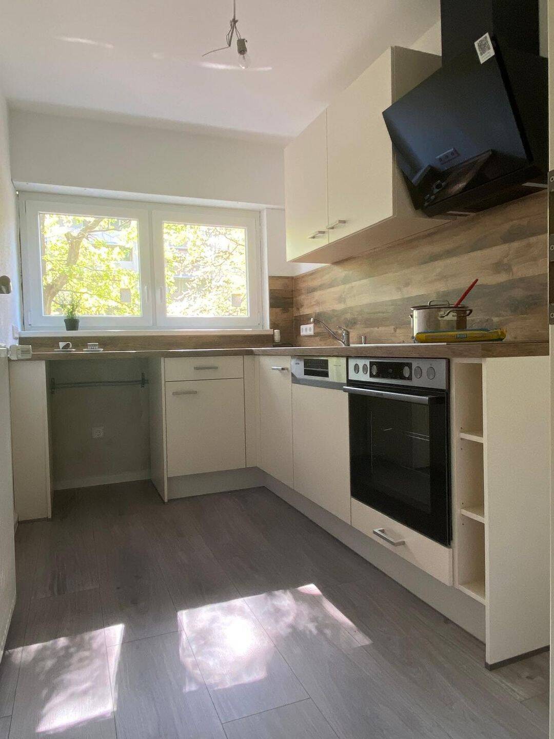 Frisch renoviertes Wohlfühldomizil mit eigener Terrasse im Grünen! (70qm), 76139 Karlsruhe (Hagsfeld Rintheim Waldstadt)