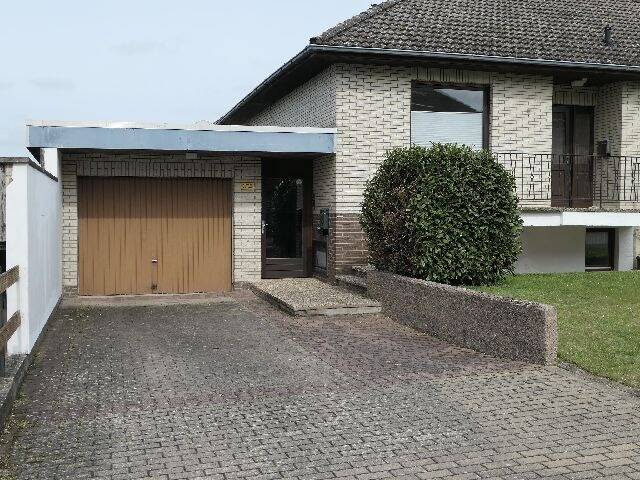 Preiswerter Blick auf die Burgen und den Hohenstein mit vielen Nebenflächen, Garage und Garten!, 31840 Hessisch Oldendorf