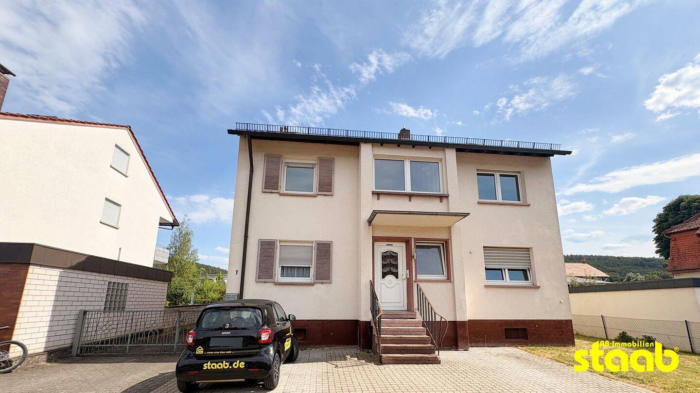 **WOHNEN IM GRÜNEN: SANIERTE 3-ZIMMER-WOHNUNG MIT GROSSZÜGIGEM BALKON**, 63853 Mömlingen