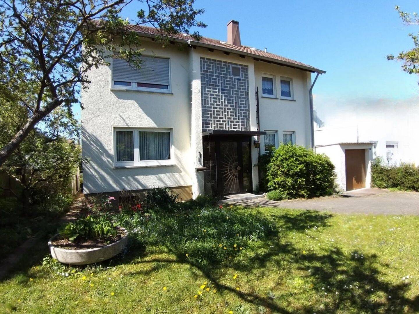 Zweigenerationenhaus mit Garten und Garage., 71336 Waiblingen