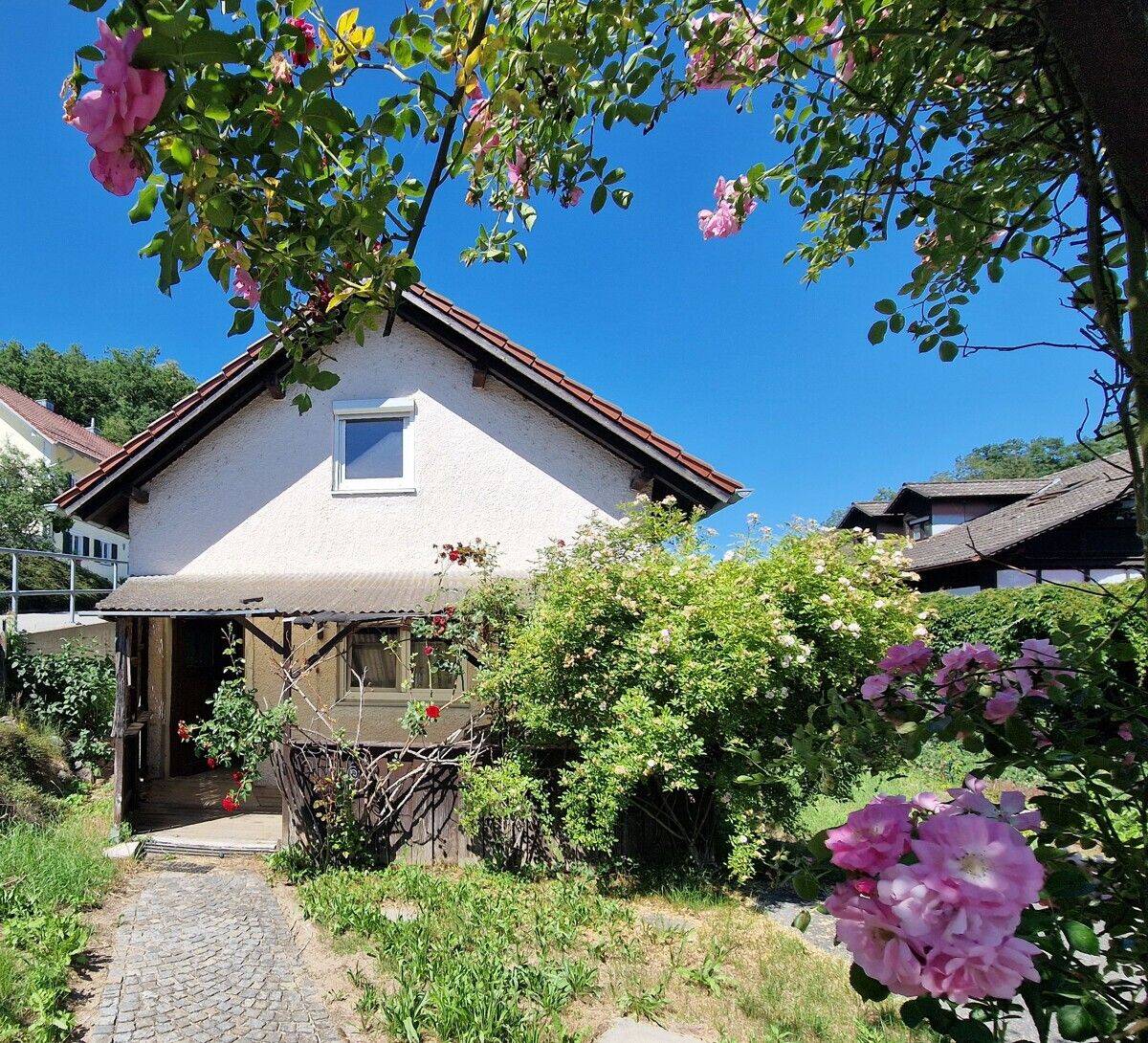 Kleines Wohnhaus in Winzer – Sanierung oder Abriss, 94577 Winzer