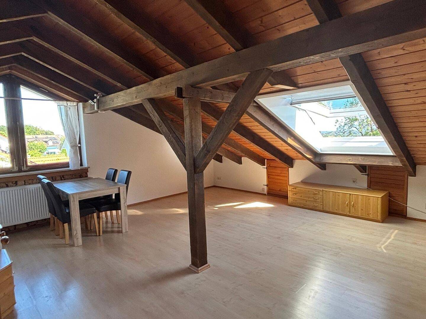 Helles möbliertes Dach-Studio mit freiem Bergblick, 82319 Starnberg