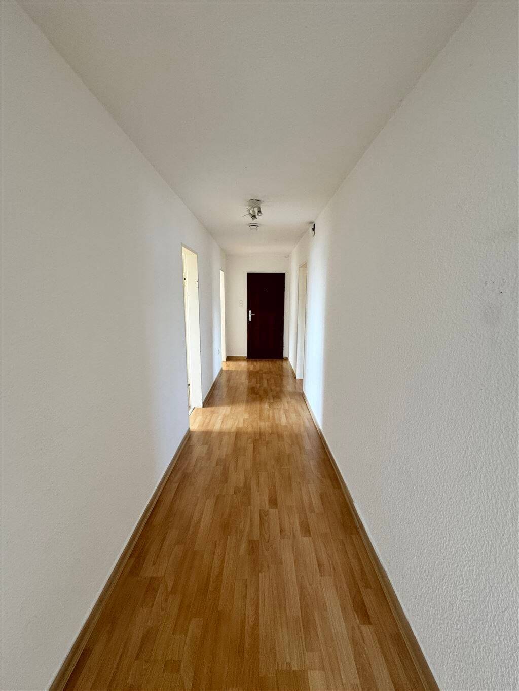 Kassel – großzügige Dachgeschoss-Wohnung – ab sofort verfügbar, 34127 Kassel