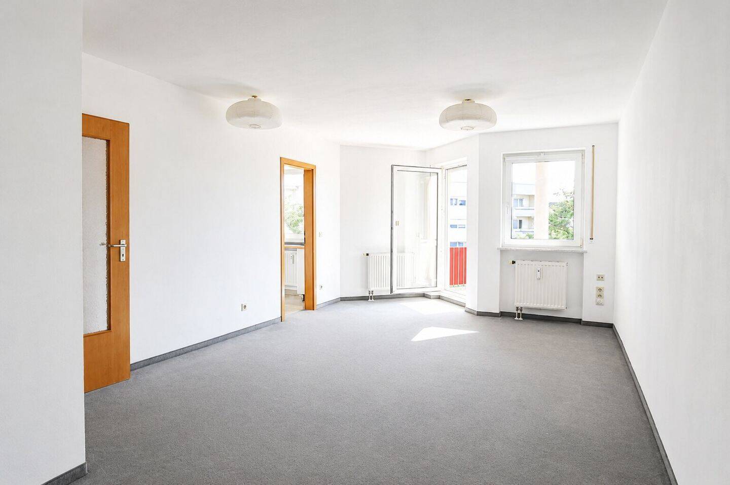 AIGNER – Lichtdurchflutetes Dachgeschoss-Apartment mit Balkon, 80997 München (Allach-Untermenzing Moosach Pasing-Obermenzing)