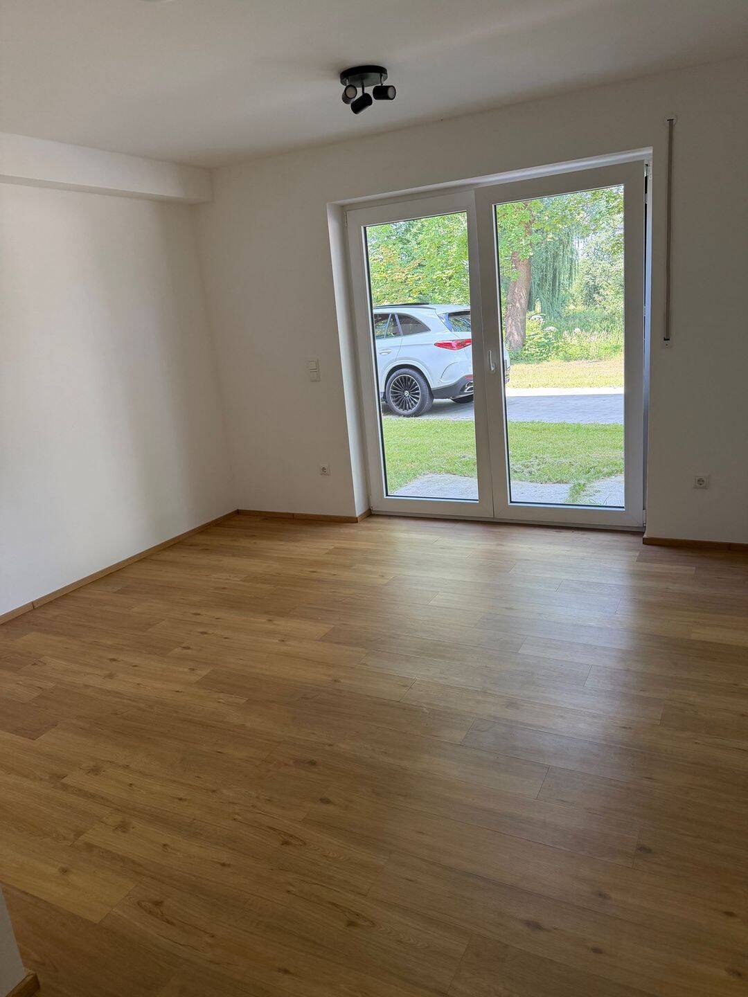 Sschöne und moderne Wohnung mit Blick ins Grüne und auf die Waldnaab, 92637 Weiden i.d. OPf. (Weiden)