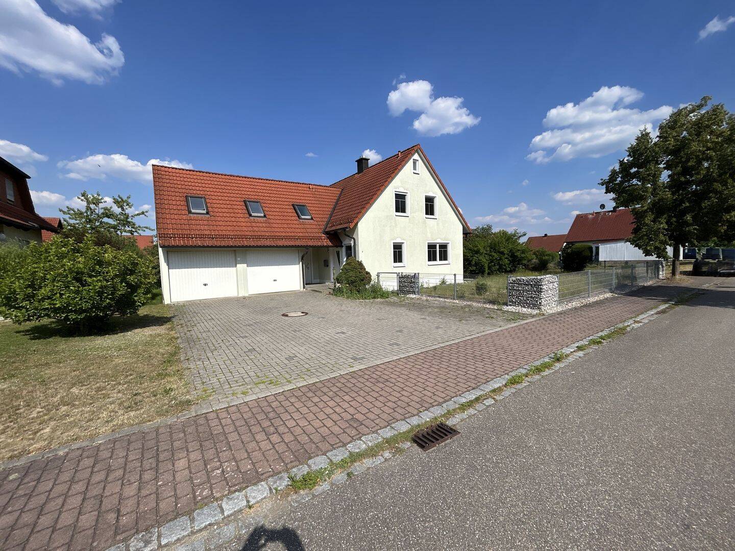 Einfamilienhaus mit Einliegerwohnung und idyllischem Garten, 91275 Auerbach i.d. OPf.