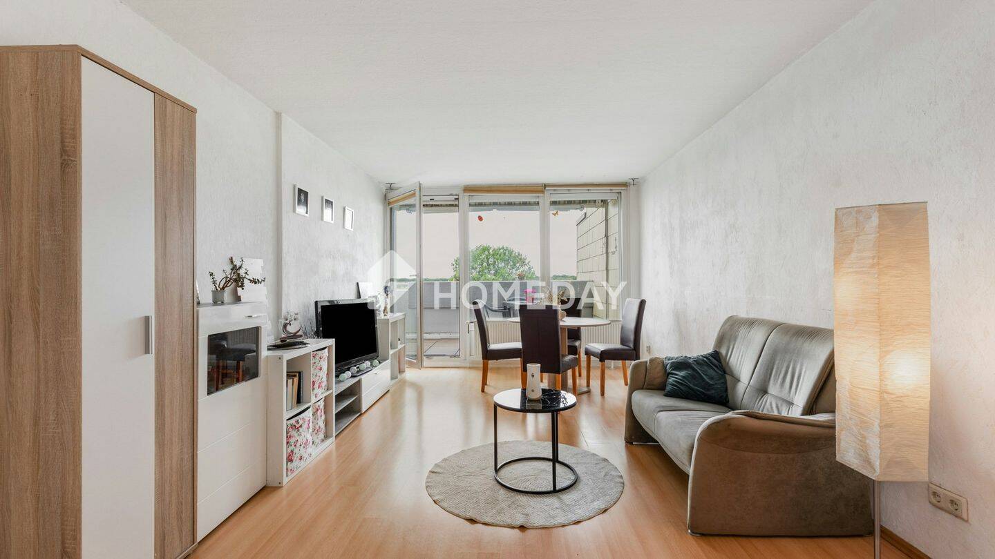 Großzügige 3-Zimmer-Wohnung mit Loggia, Garage sowie Pool und Sauna im Haus, 31275 Lehrte